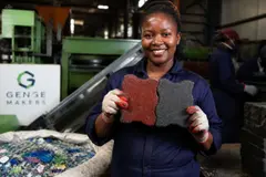 Innovación en Kenia: ladrillos de plástico de botellas de champú como solución sostenible