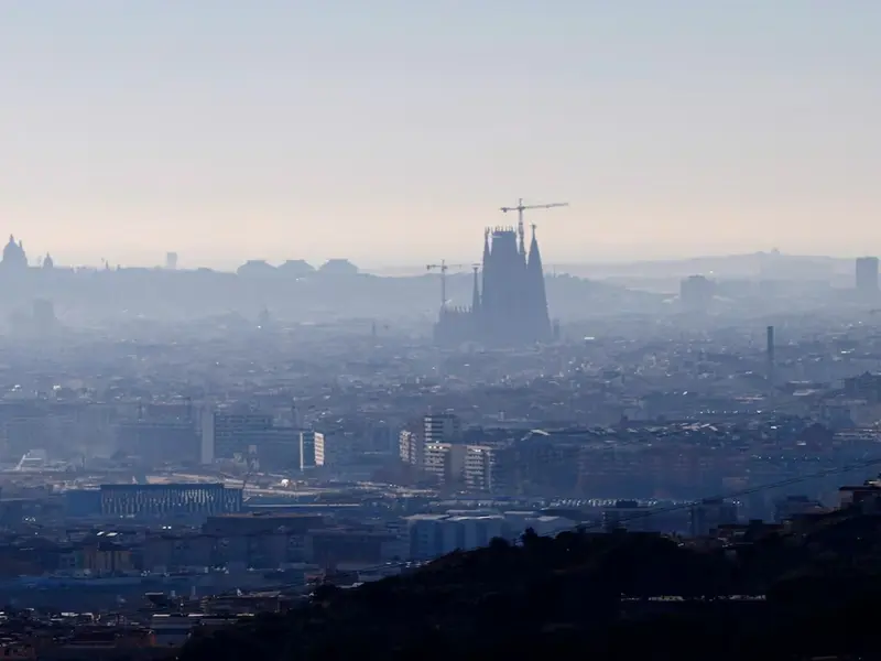 Cómo el cambio climático incrementará la contaminación en Barcelona durante las olas de calor