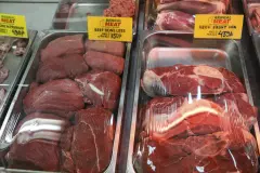 El 98% de las promesas medioambientales de empresas cárnicas y lácteas son ecopostureo, según estudio