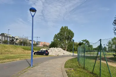 Avances en la renovación del firme junto al jardín botánico de O Burgo