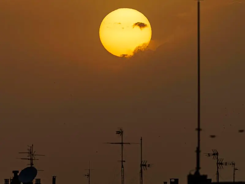 España enfrenta ola de calor sin datos de contaminación del aire por un ciberataque