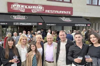 La cafetería Preludio de Oleiros celebra 50 años de éxitos