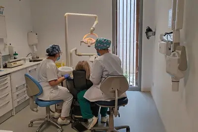 Programa 'Sorrir' mejora la atención bucodental en residencias de Oleiros