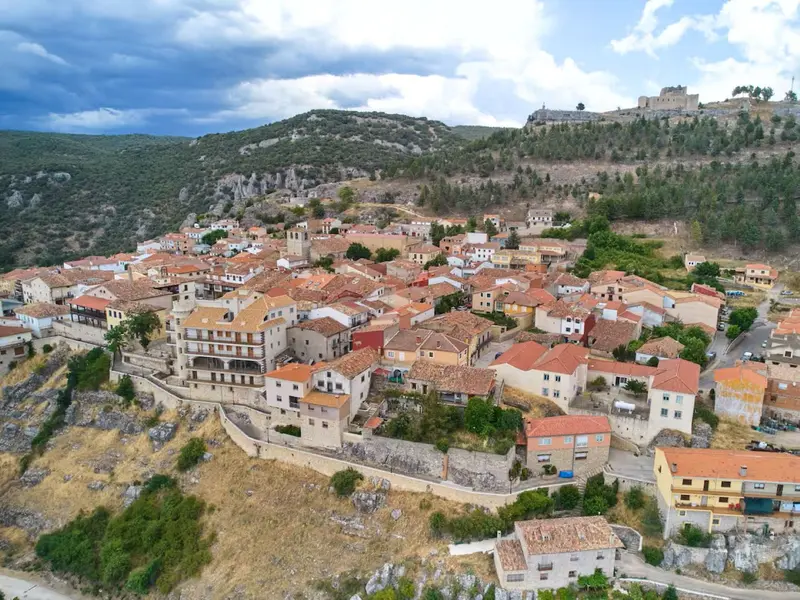 La red de Pueblos Mágicos de España busca transformar el medio rural