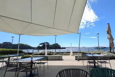 La terraza del Noa Boutique Hotel: un rincón de lujo en Santa Cruz, Oleiros