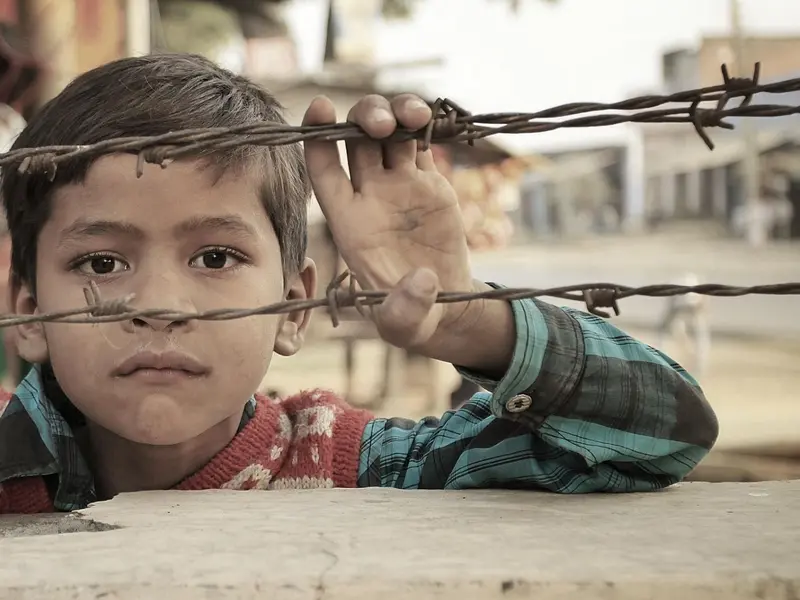 Crisis mundial de vivienda se agrava por cambio climático y conflictos