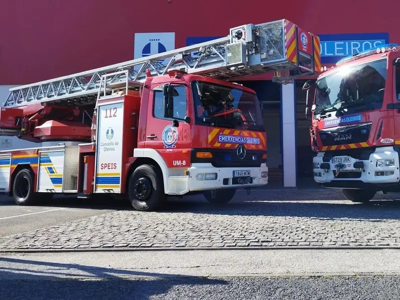 Incendio en una vivienda de Oleiros con explosivos: un herido