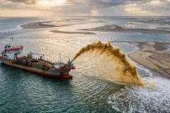 Holanda combate el cambio climático vertiendo 4,16 millones de toneladas de arena en el mar