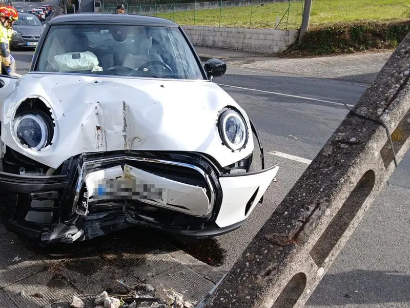Accidente de tráfico en Oleiros deja una persona herida y provoca cortes de tráfico