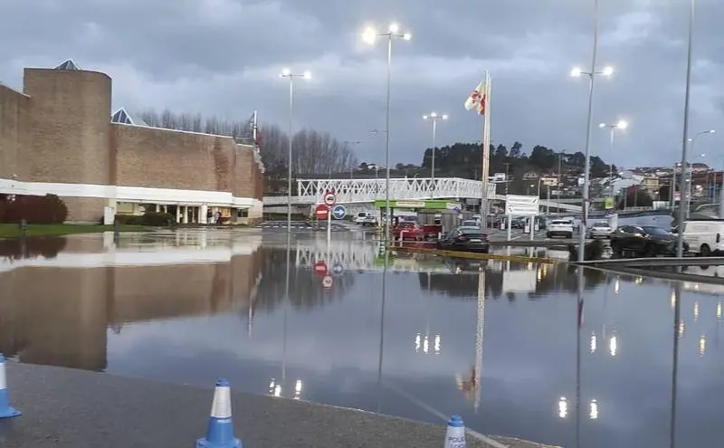 Oleiros sin agua tras avería en la red general por rotura en Palavea