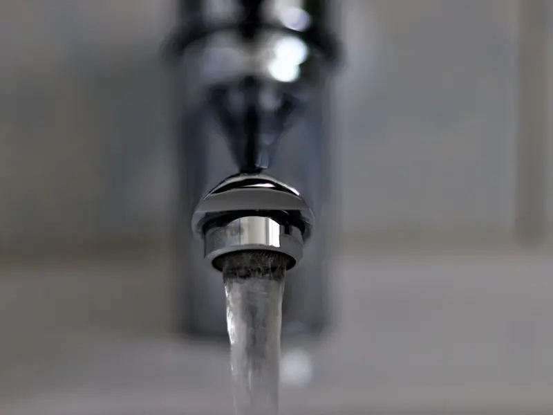 332 municipios españoles superan el límite de nitratos en agua, advierte Greenpeace