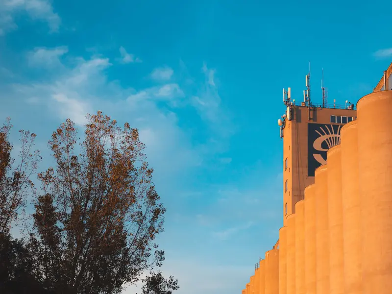 Extremadura convierte silos de cereal en almacenamiento para energía renovable