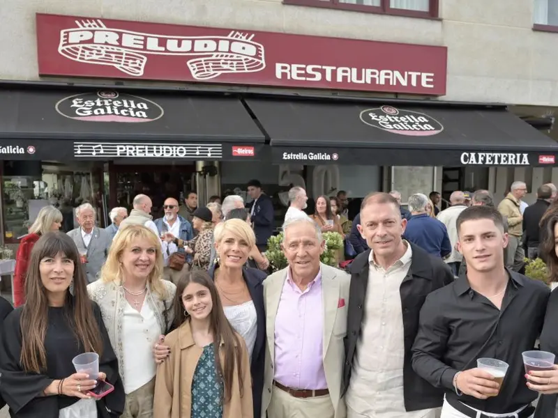 La cafetería Preludio de Oleiros celebra 50 años de éxitos