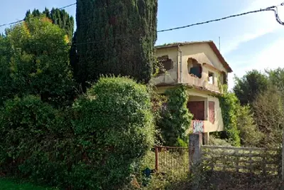 Oleiros actuará para derribar una vivienda en ruinas en O Carballo