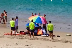 Rescatan a un bañista inconsciente en la playa de Mera, Oleiros