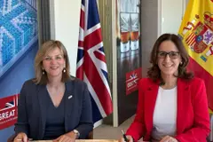 España y Reino Unido firman acuerdo para un transporte más sostenible y seguro