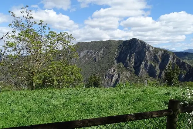 Oleiros organiza una ruta en la Serra da Enciña da Lastra el 23 de mayo
