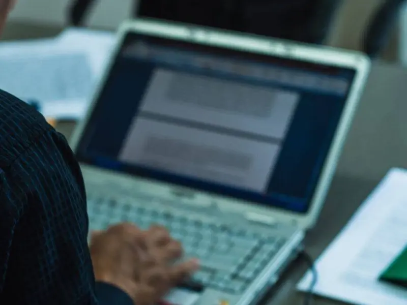 Adopción de gemelos digitales en empresas españolas para mejorar eficiencia y sostenibilidad