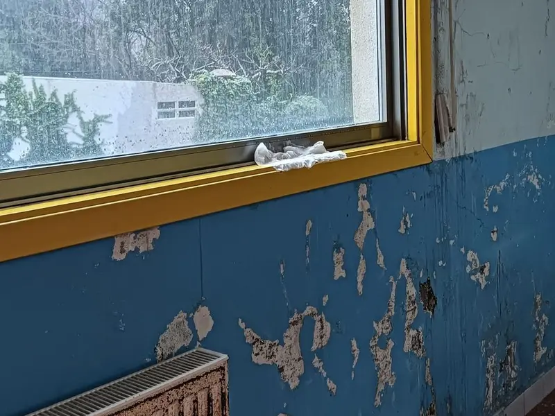 El Concello demanda obras urgentes para el comedor del colegio Isidro Parga Pondal de Santa Cruz