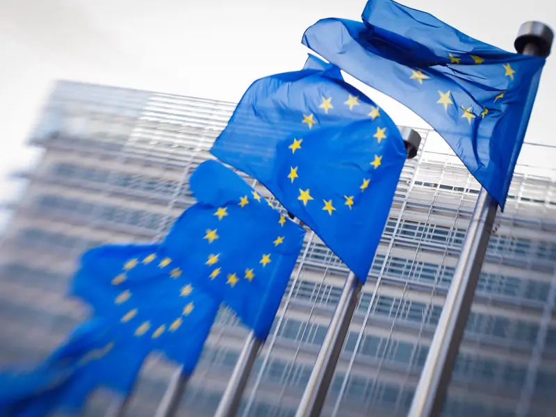 Bruselas evalúa flexibilizar normativas ambientales ante presión geopolítica