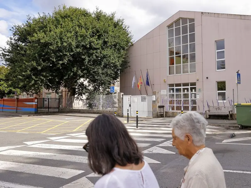 Limpiadoras de colegios en Oleiros denuncian meses sin cobrar