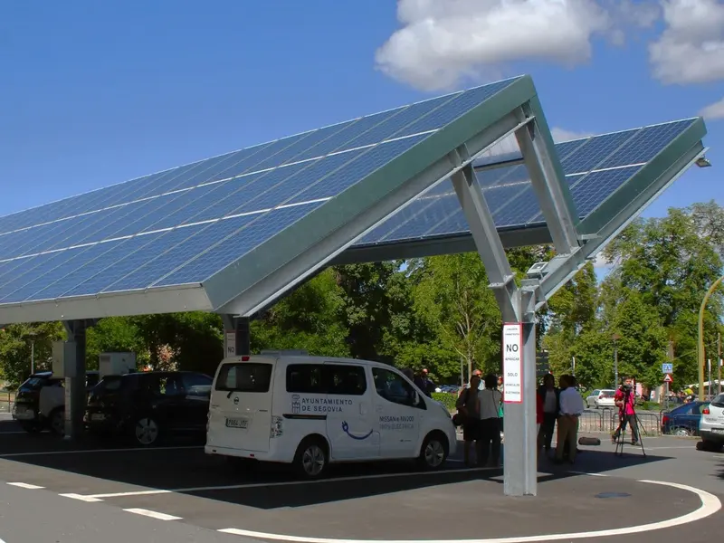 Zaragoza instalará paneles solares en aparcamientos para producción energética