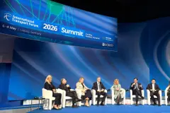 Óscar Puente subraya la necesidad de resiliencia en infraestructuras ante el cambio climático