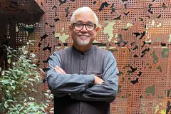 Amitav Ghosh critica la inacción ante la crisis planetaria en entrevista