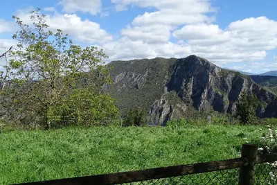 Oleiros organiza una ruta en la Serra da Enciña da Lastra el 23 de mayo