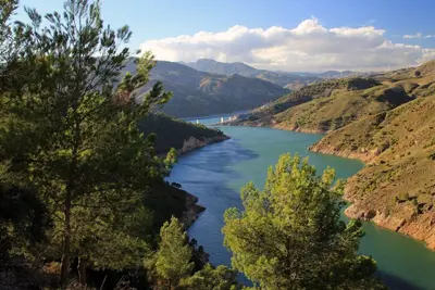 Presa en Granada vierte 30.000 litros de agua al mar en pleno periodo de sequía