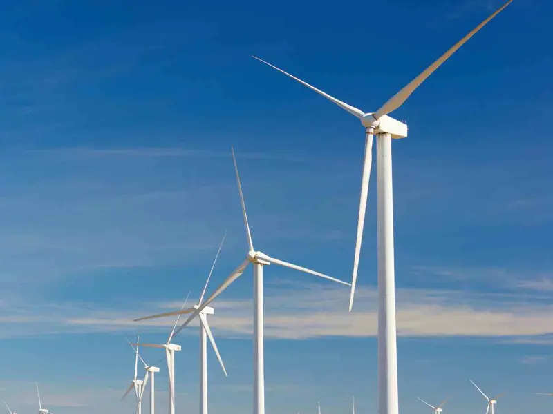 Dinamarca instala la primera turbina eólica con acero verde y palas reciclables