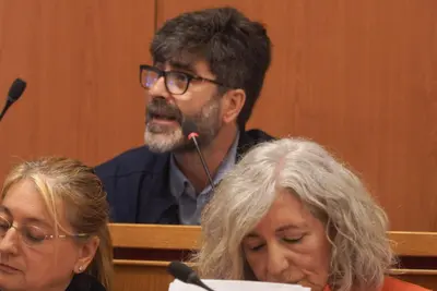El alcalde de Oleiros rechaza las acusaciones del PSOE sobre funcionarios municipales y amenaza con acciones legales