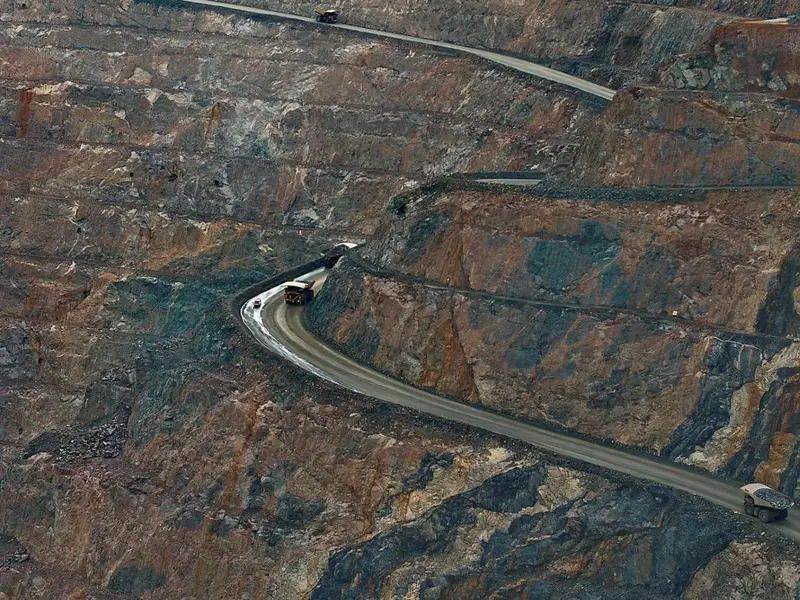 Inversiones de 60.000 millones necesarias para reducir dependencia de tierras raras chinas