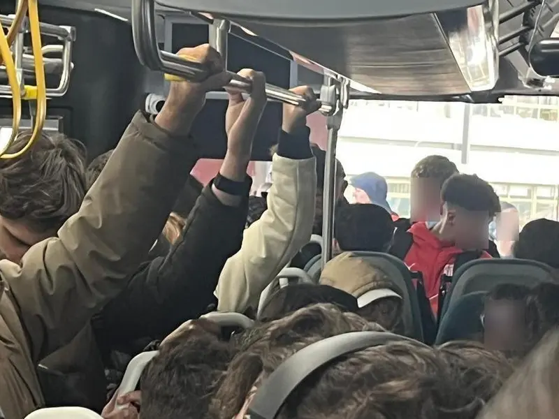 Oleiros exige soluciones urgentes ante la crisis del transporte público