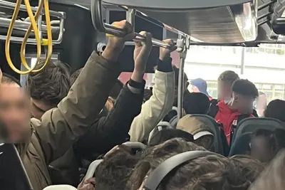 Oleiros exige soluciones urgentes ante la crisis del transporte público