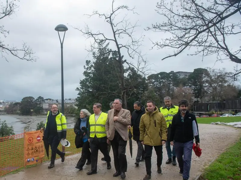 Oleiros inicia el expediente para demoler ruinas cerca del nuevo paseo de la ría