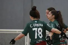 El CH Oleiros gana el derbi en la inauguración de A Rabadeira