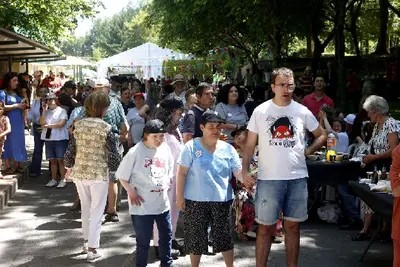 Aspronaga celebra su Fiesta de las Familias en Oleiros con gran participación
