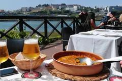 Descubre A Fábrica: el bar de Oleiros con vistas a la ría de O Burgo