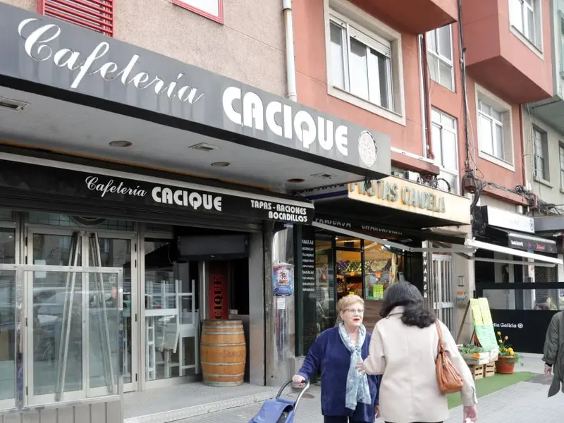La jamonería La Encina se expande a A Coruña desde Oleiros
