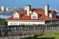Oleiros intensifica la demolición de obras ilegales en Bastiagueiro y Naval con sanciones de hasta un millón de euros