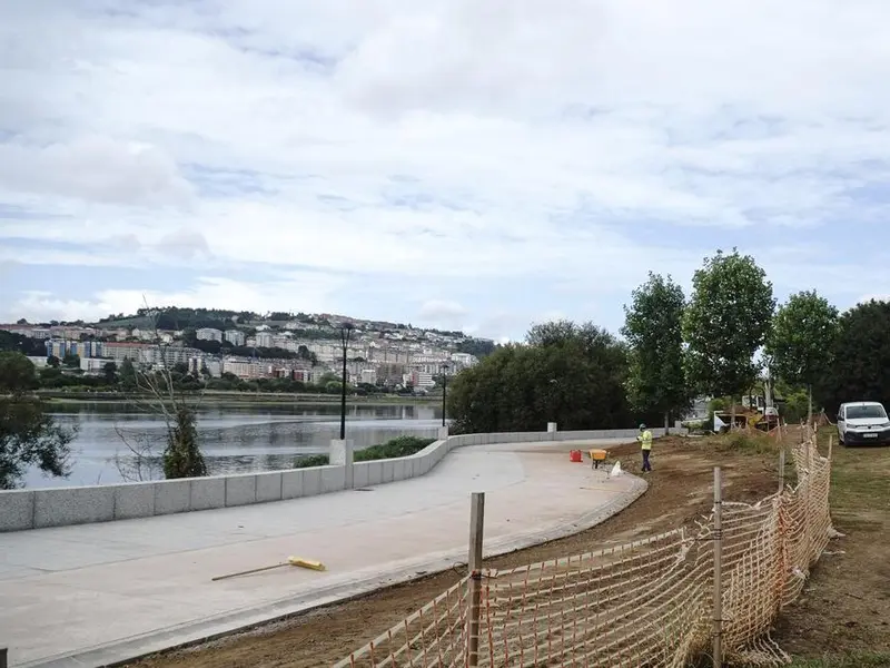 El paseo de la ría de O Burgo se acerca a su apertura con trabajos finales