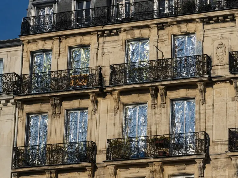 Francia recurre al papel de aluminio para combatir el calor extremo