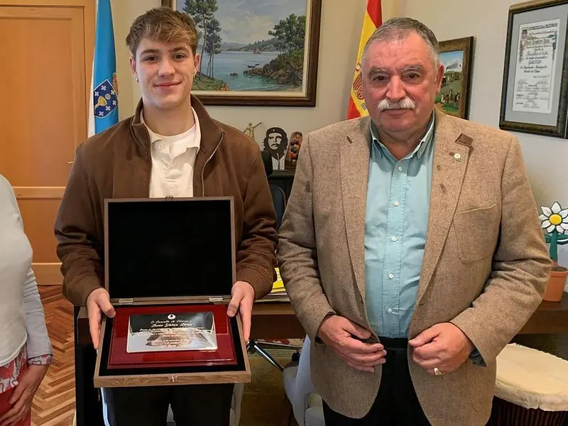 Lucas Yáñez, campeón europeo de patinaje, recibe homenaje en Oleiros