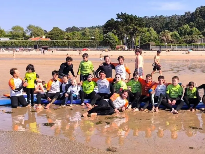 El campamento de surf inclusivo regresa a Bastiagueiro este julio