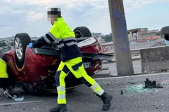 Volcadura de vehículo causa retenciones en la entrada a A Coruña y afecta a Oleiros
