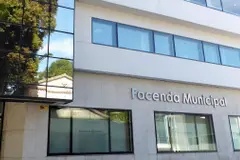 Oleiros adjudica el contrato de limpieza de edificios a nuevas empresas tras irregularidades