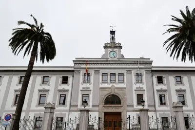 Absuelto vecino de Oleiros acusado de empujar a otro por las escaleras