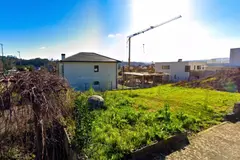Subastan parcela en Oleiros: oportunidad para construir vivienda unifamiliar desde 120.000 euros