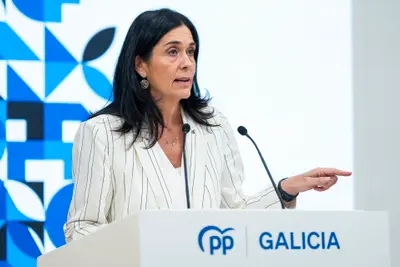 Paula Prado critica al alcalde de Oleiros por su actitud hacia una policía local